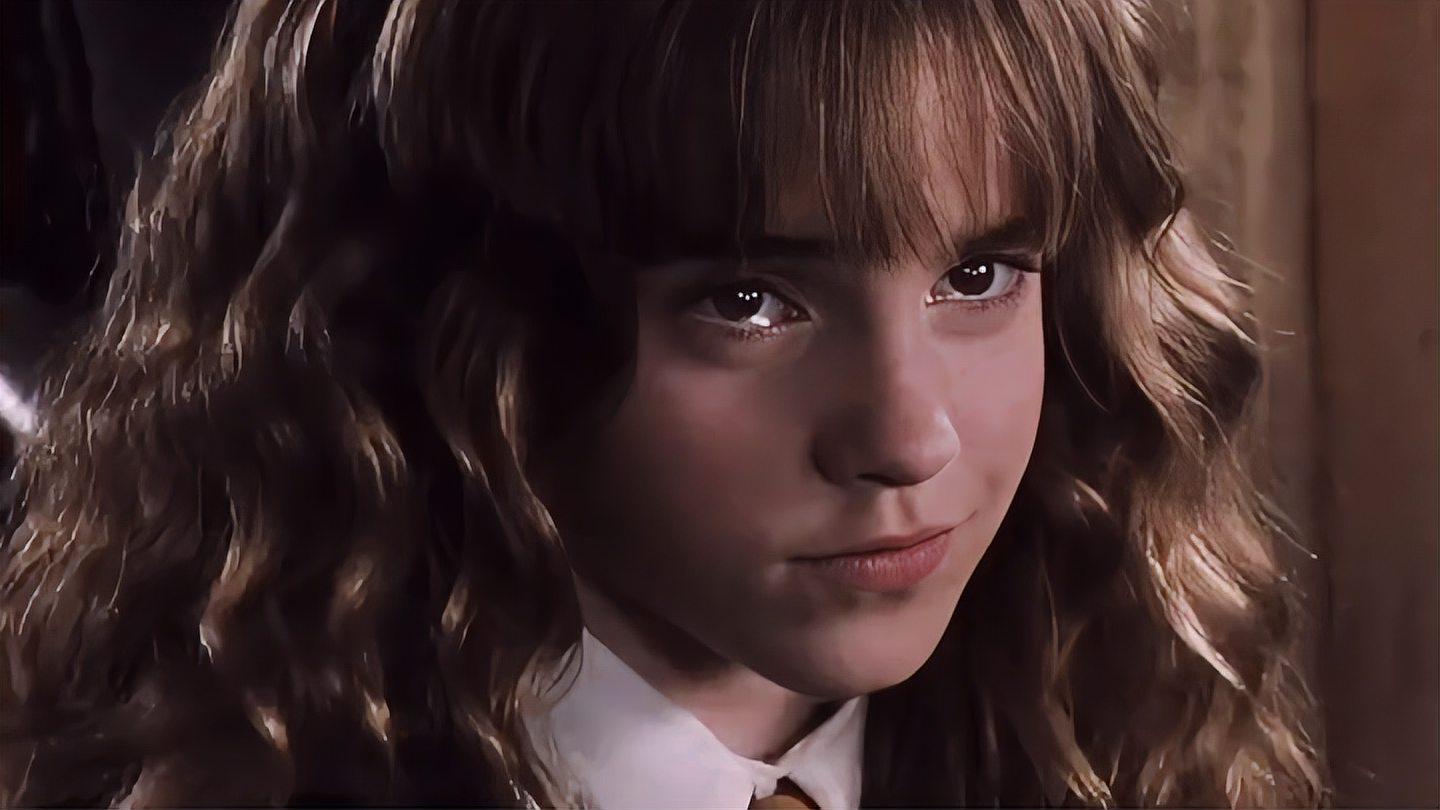 赫敏的家庭背景可能没有她的小伙伴那么好 赫敏,作为一位魔法世界的小