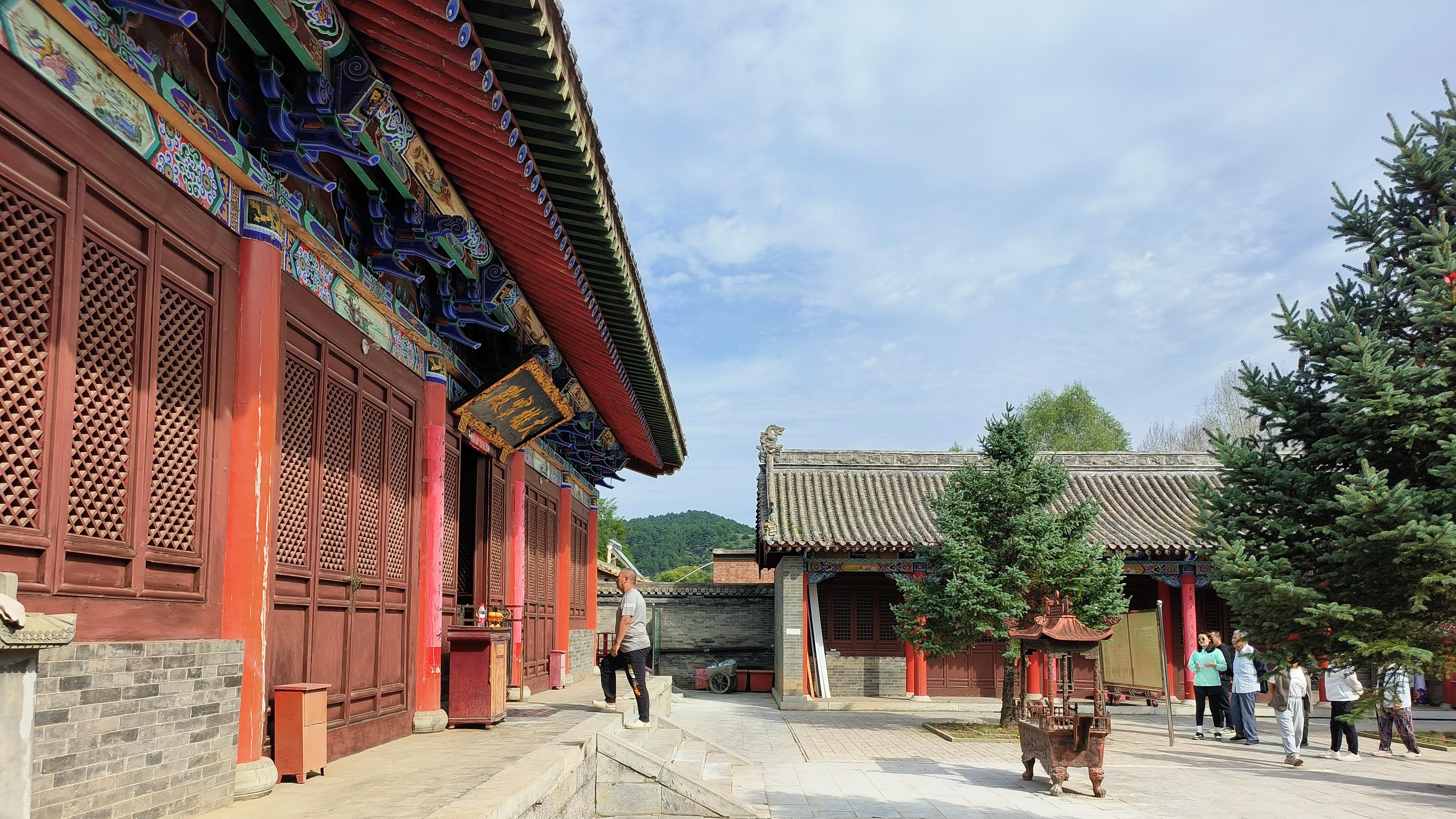 和顺海眼寺,一座千年古刹 和顺海眼寺位于山西和顺县松烟镇圈马坪村