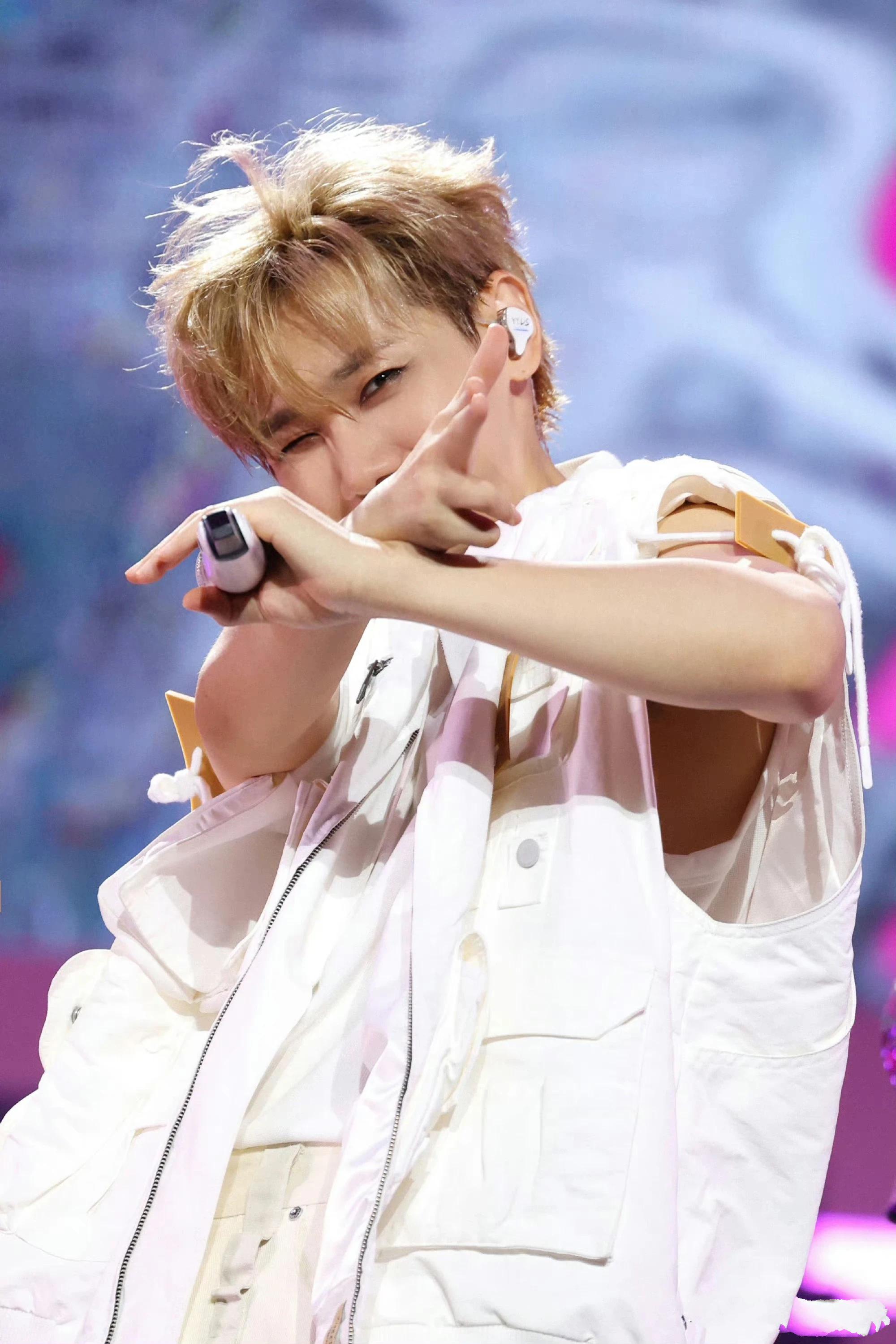 汪苏泷:一对一饭局的社交方式 汪苏泷喜欢与朋友,合作伙伴一对一吃饭,