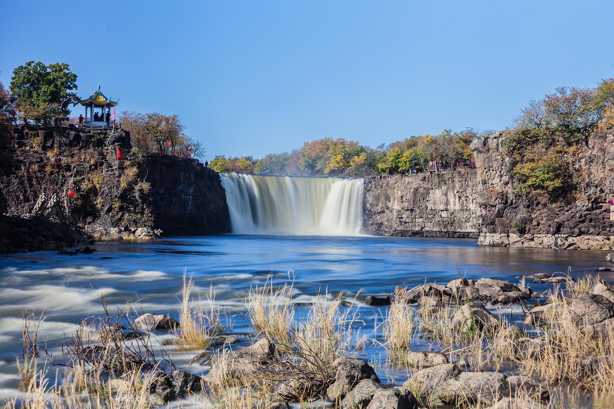 黑龙江牡丹江镜泊湖景区 黑龙江牡丹江镜泊湖景区,位于中国东北的
