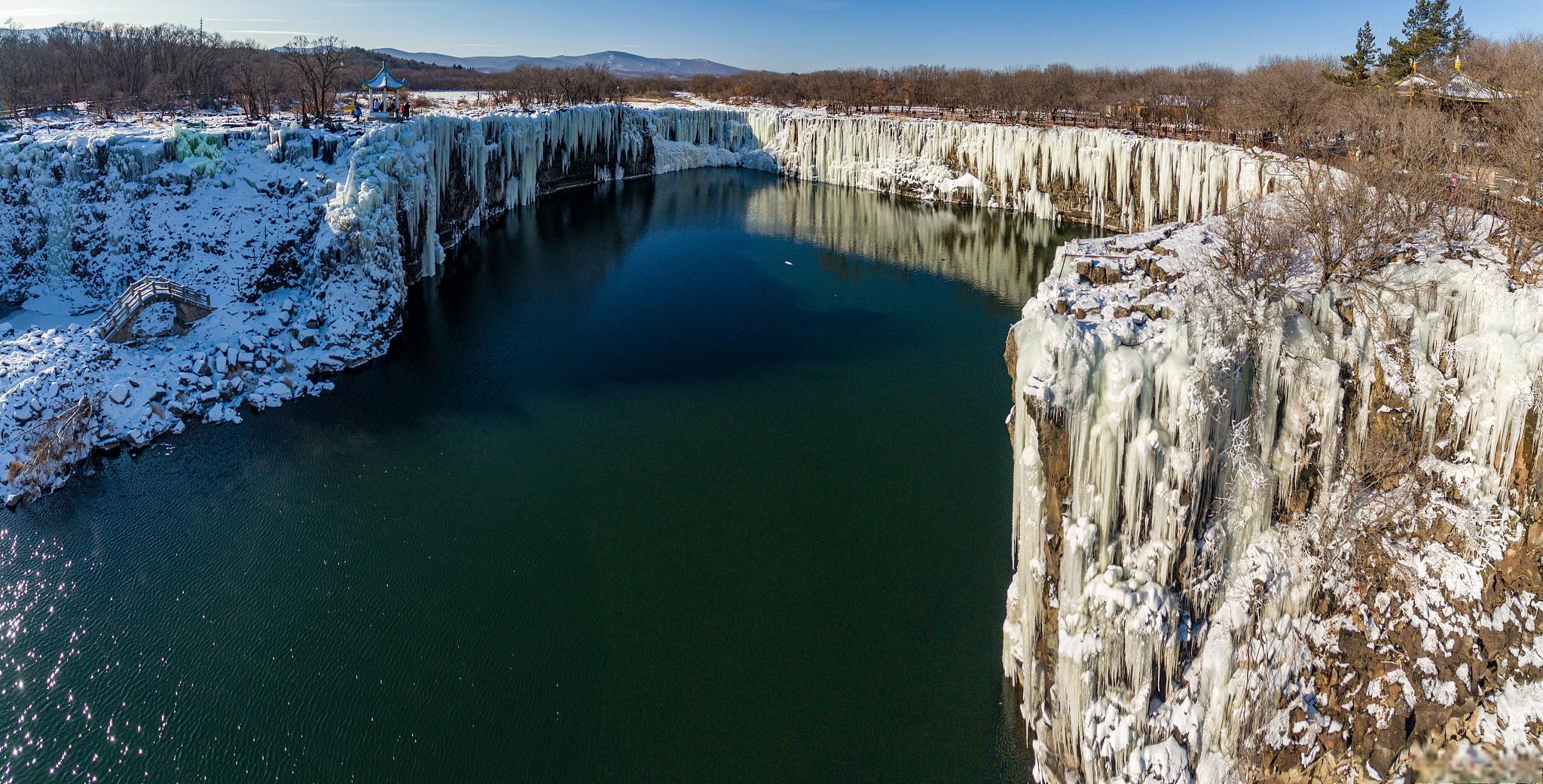 黑龙江牡丹江镜泊湖景区 黑龙江牡丹江镜泊湖景区,位于中国东北的