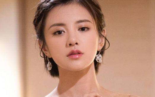 伊一:朱丹的徒弟取代了朱丹的位置 伊一是浙江卫视的新人主持人,曾是