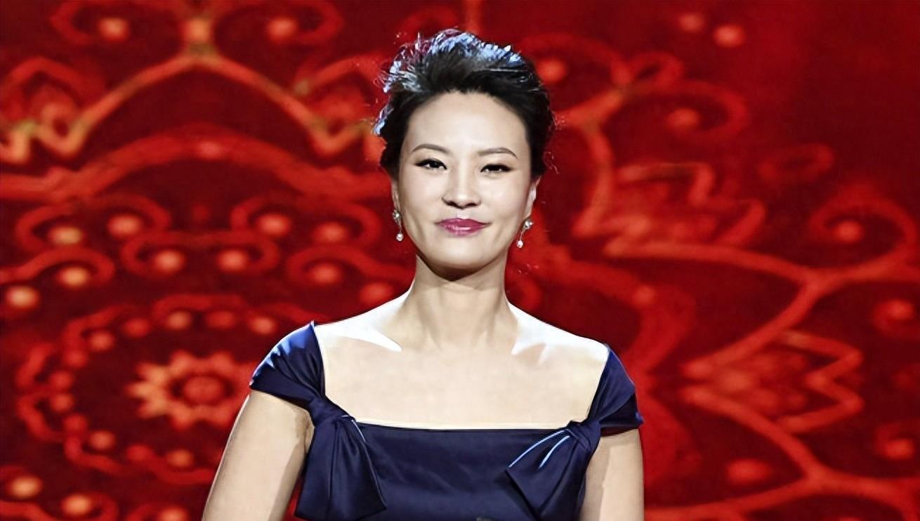 央视主持人离职 央视近日又迎来两位著名主持人的离职消息,刘芳菲已经