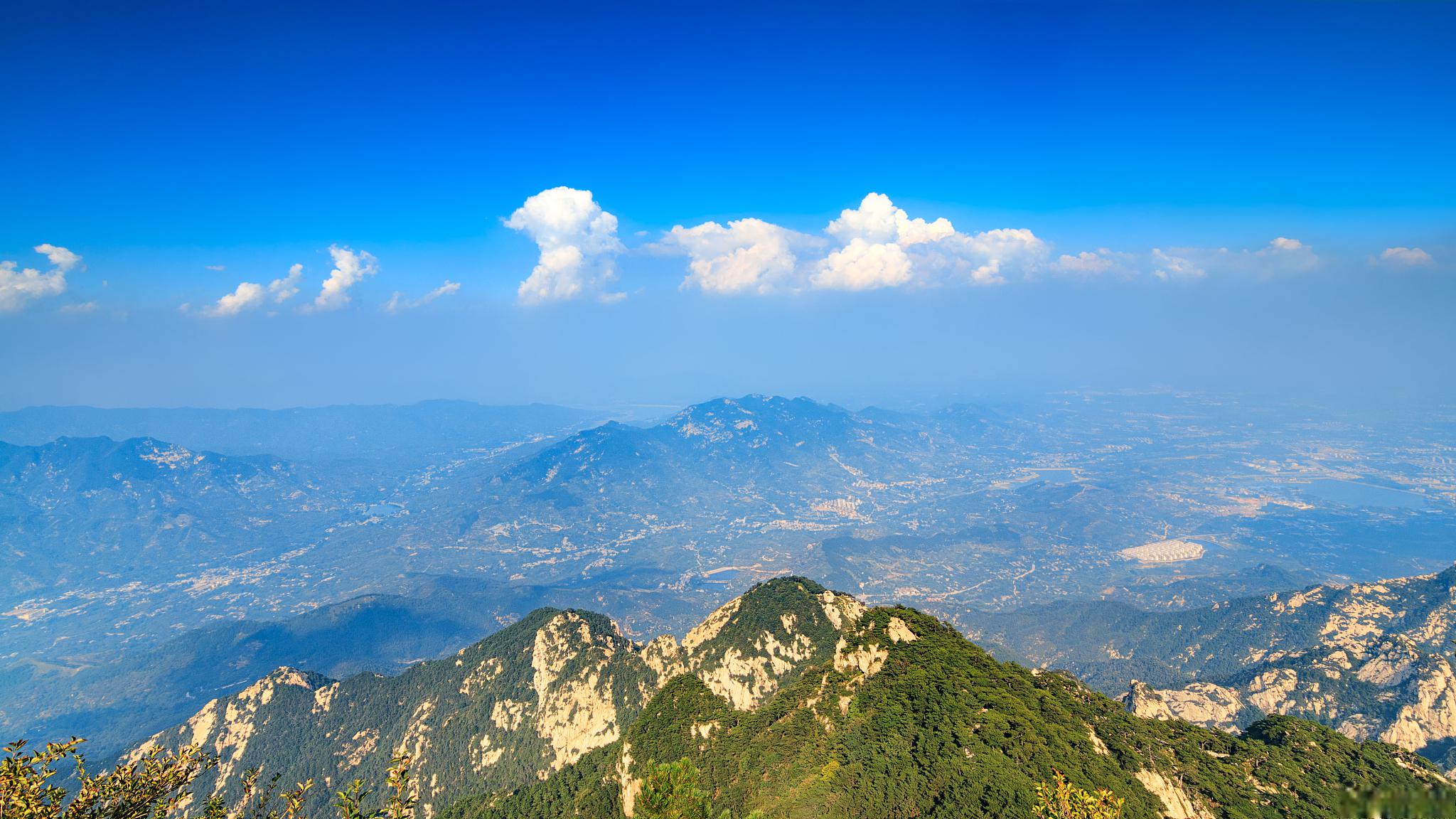 攀登泰山攻略 泰山,位于中国山东省泰安市,是五岳之首,也是世界文化与