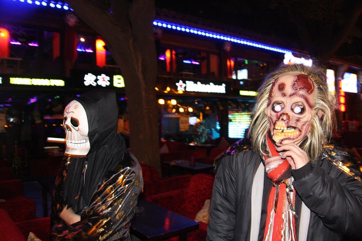 那么,万圣节惊魂百鬼派对绝对是你不能错过的活动