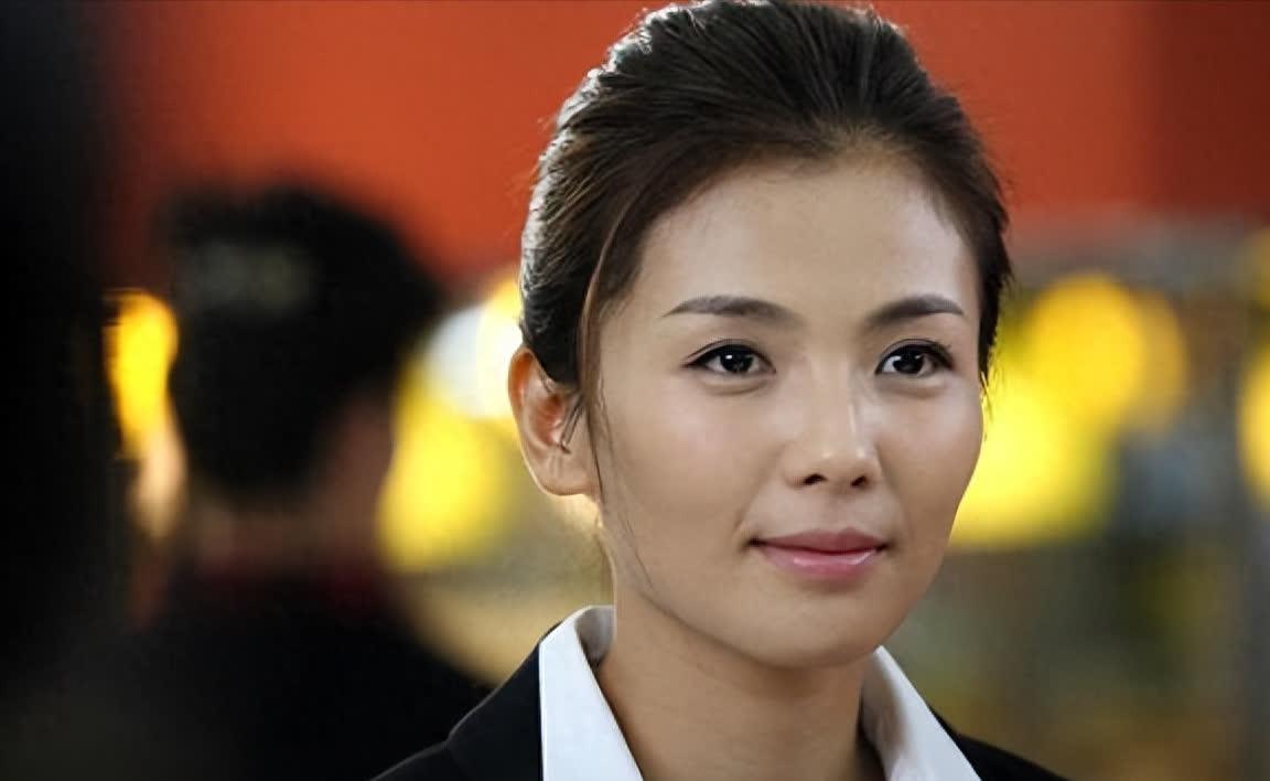 这种贤妻形象在娱乐圈中并不常见,刘涛展现了自然的领导才能,无论是