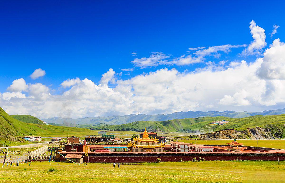 318川藏线上的美景 318川藏线是一条著名的旅游线路,沿途有许多美丽的