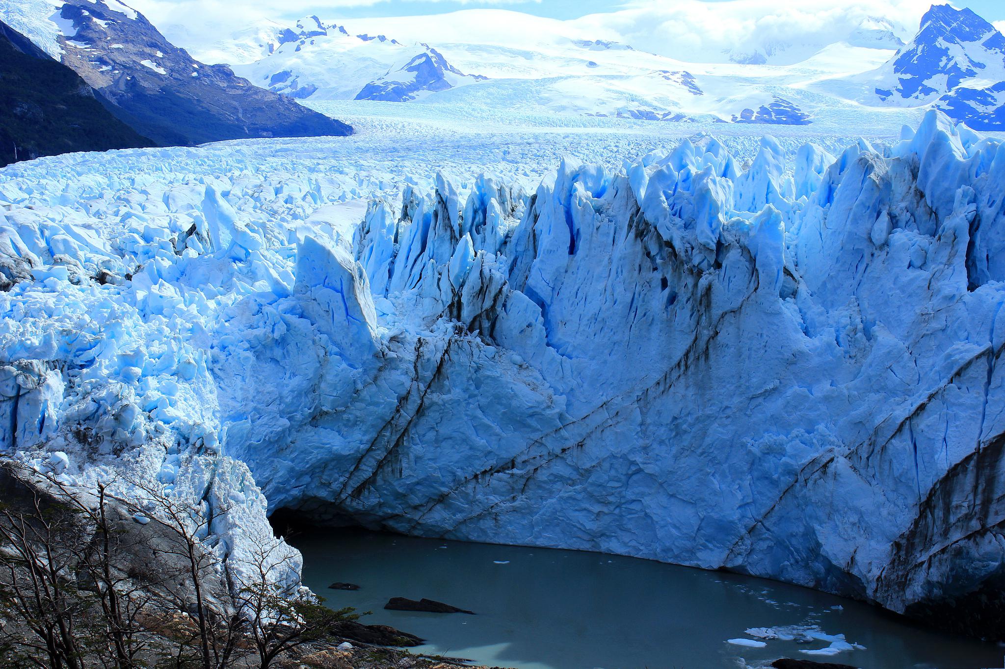 318川藏线是一条著名的旅游线路,沿途有许多美丽的景点,以下是部分
