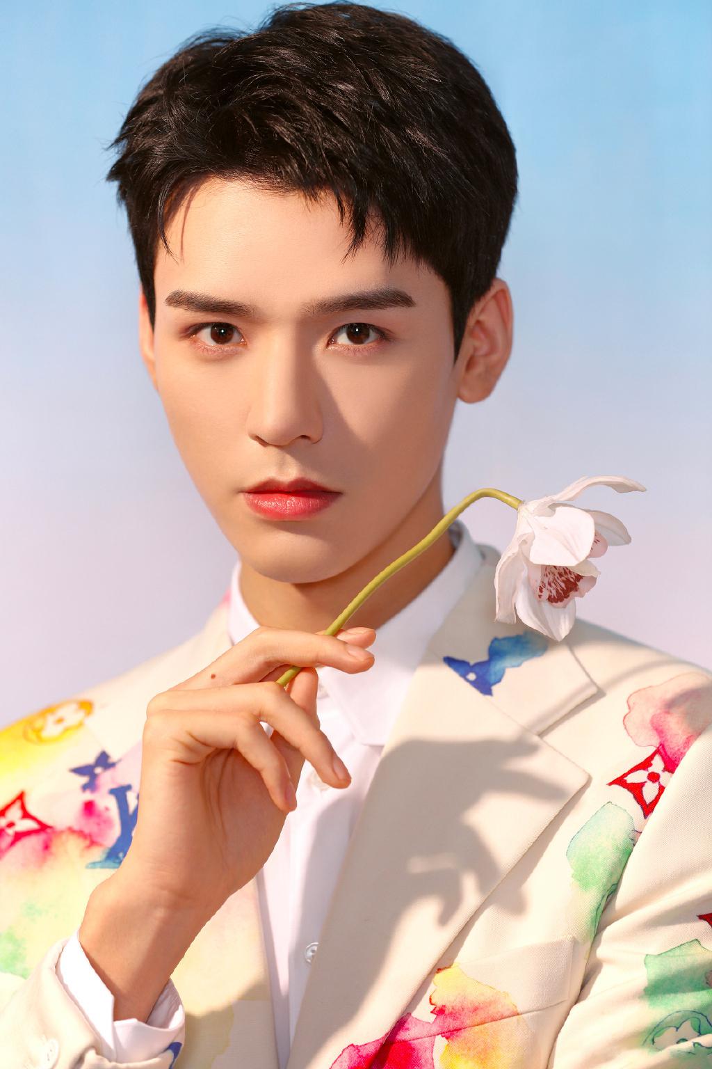 娱乐圈中因剧而火的男明星 龚俊代表作:《安乐传》《山河令》《沉睡