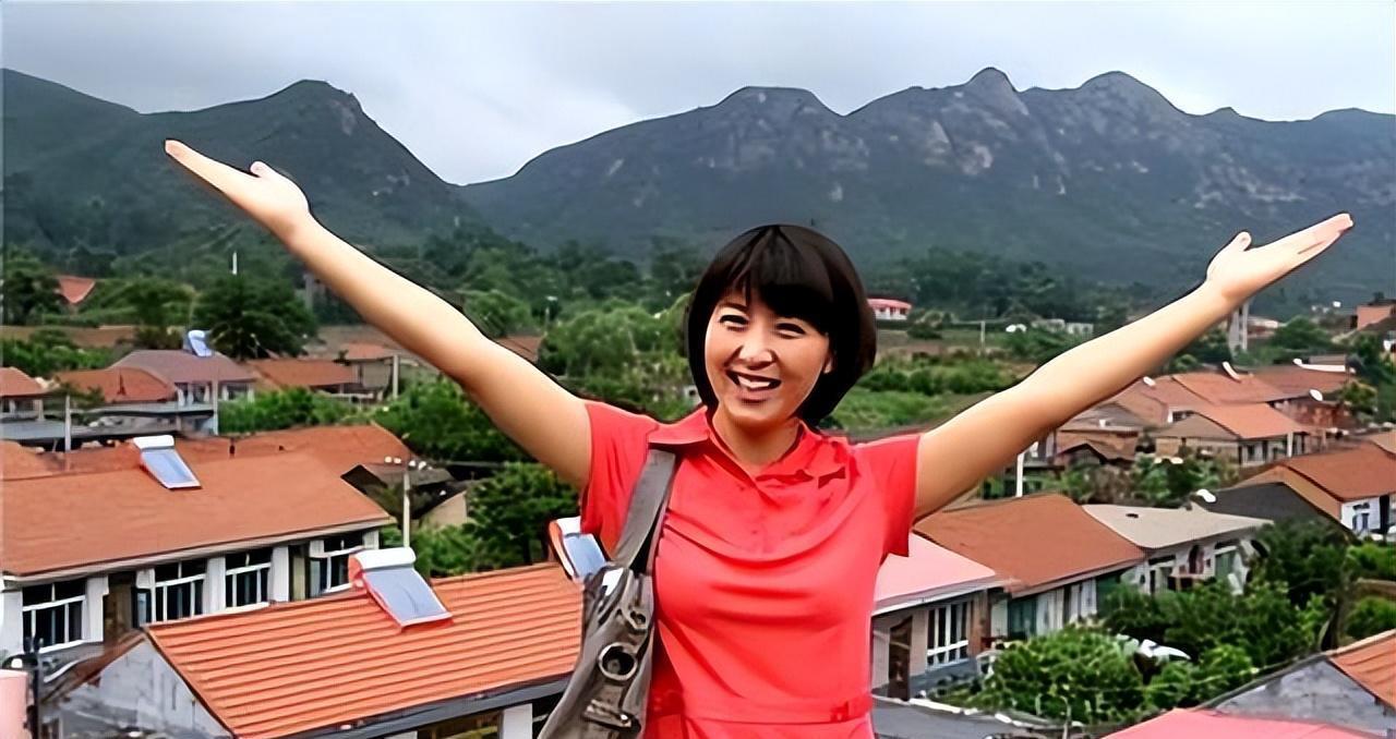 闫学晶:东北二人转女王,婚姻坎坷 闫学晶的故事始于辽宁的一个平凡