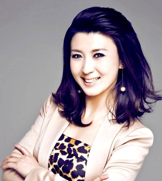 闫学晶:东北二人转女王,婚姻坎坷 闫学晶的故事始于辽宁的一个平凡