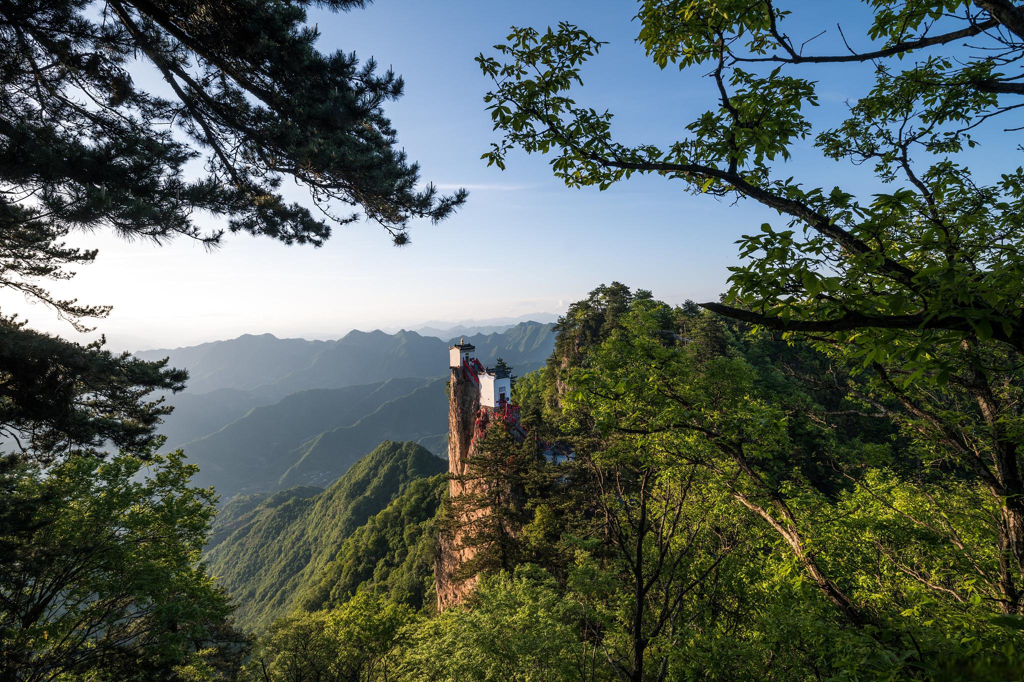 神农顶风景区,自然与文化的完美结合 神农顶风景区位于湖北省神农架林