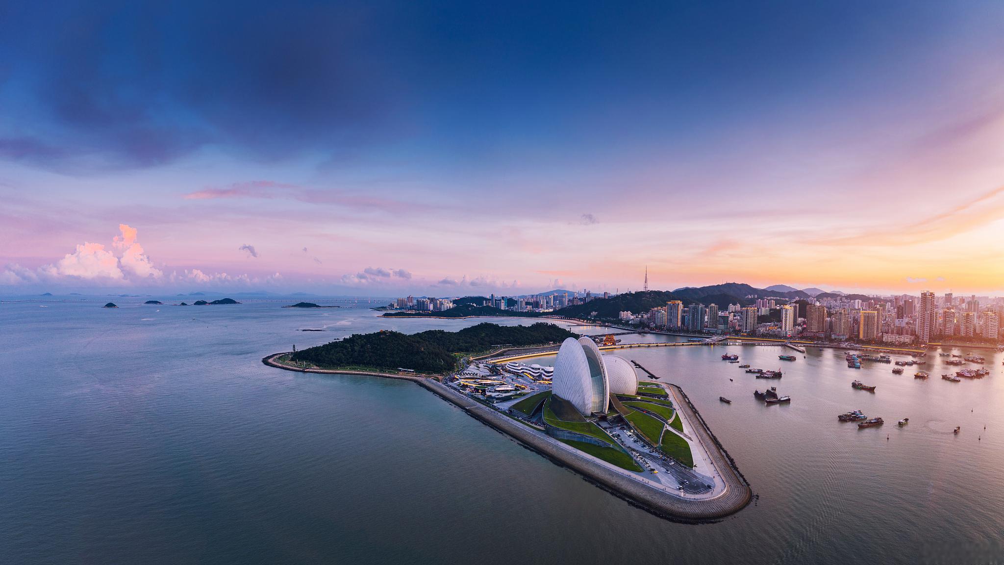 珠海,一座充满魅力的城市 珠海,一个充满魅力的地方,既有蓝天碧海白