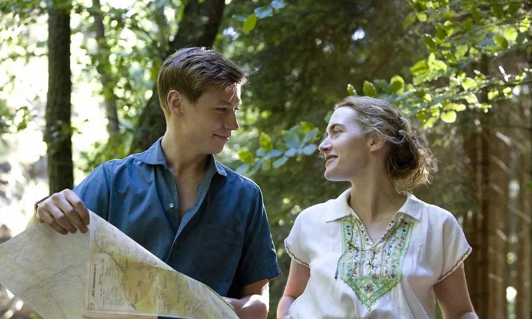 《朗读者》:文学,朗读与教育的重要性 电影《朗读者》通过讲述一段不