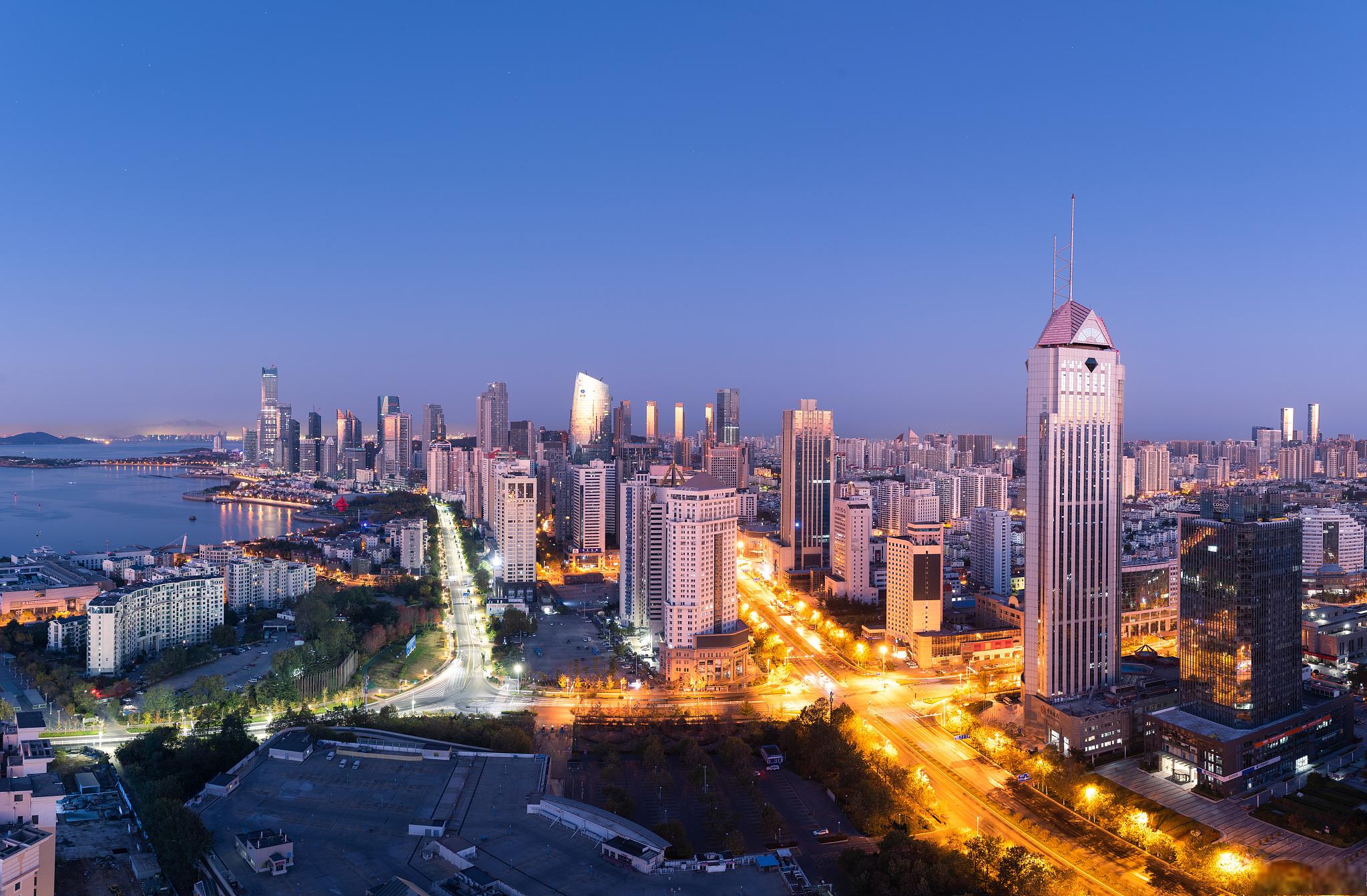 沈阳和大连都是辽宁省的主要城市,其中一个是省会,一个是副省级城市