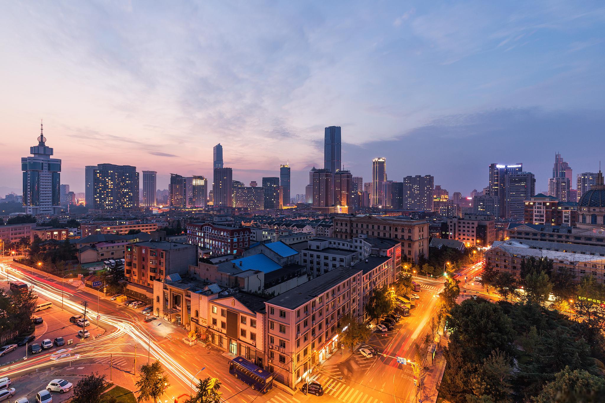 沈阳和大连都是辽宁省的主要城市,其中一个是省会,一个是副省级城市