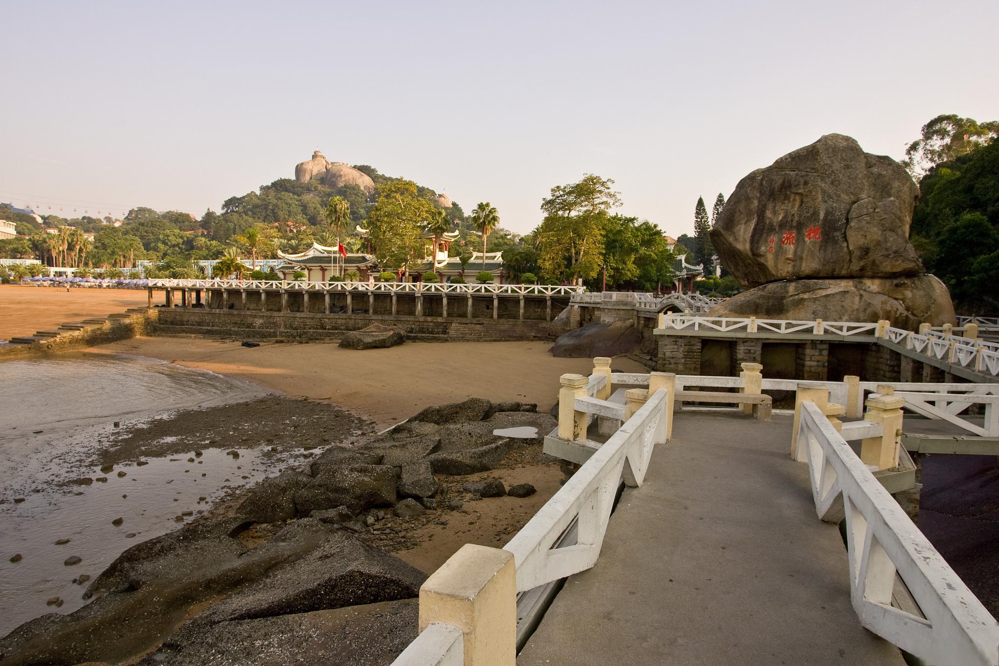 鹅銮鼻公园:探访台湾最南端的自然美景 鹅銮鼻公园位于台湾最南端,是