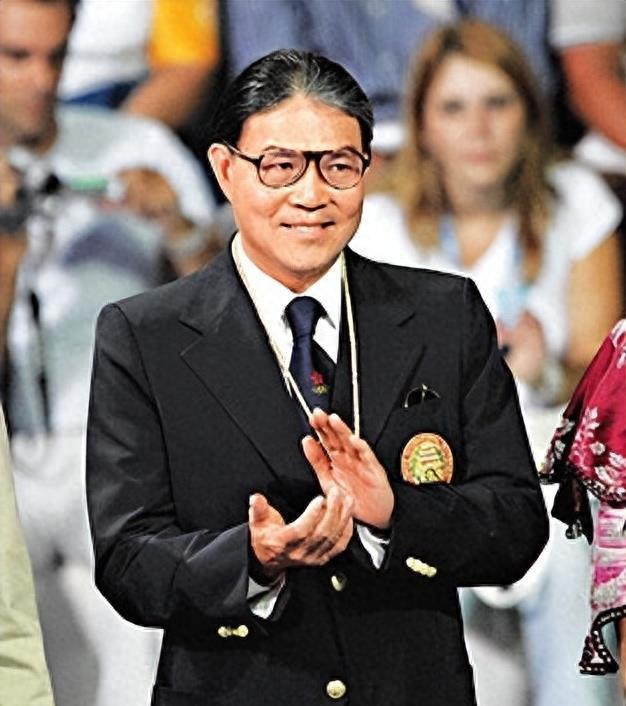 侯玉婷:65岁成了模范婆婆 侯玉婷的一生充满了戏剧性的事件,她的故事