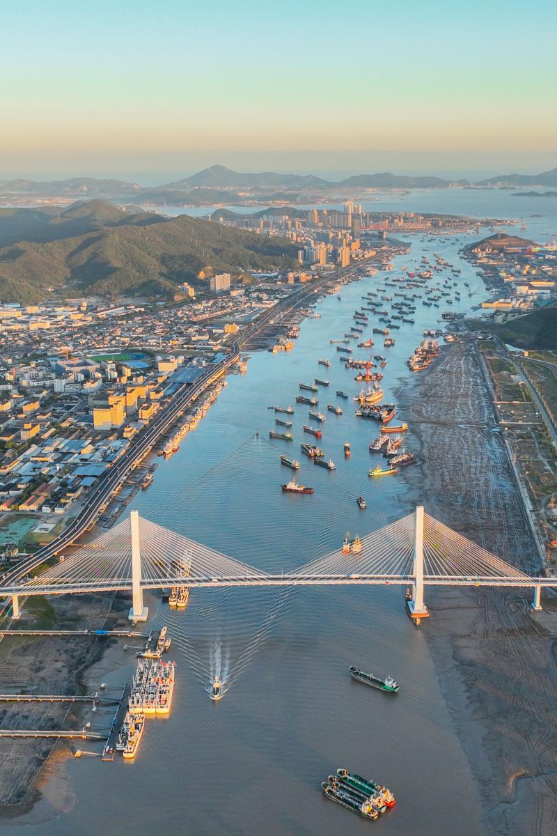 沈家门渔港:一个充满海洋气息的渔港小镇 这个充满海洋气息的小镇,以