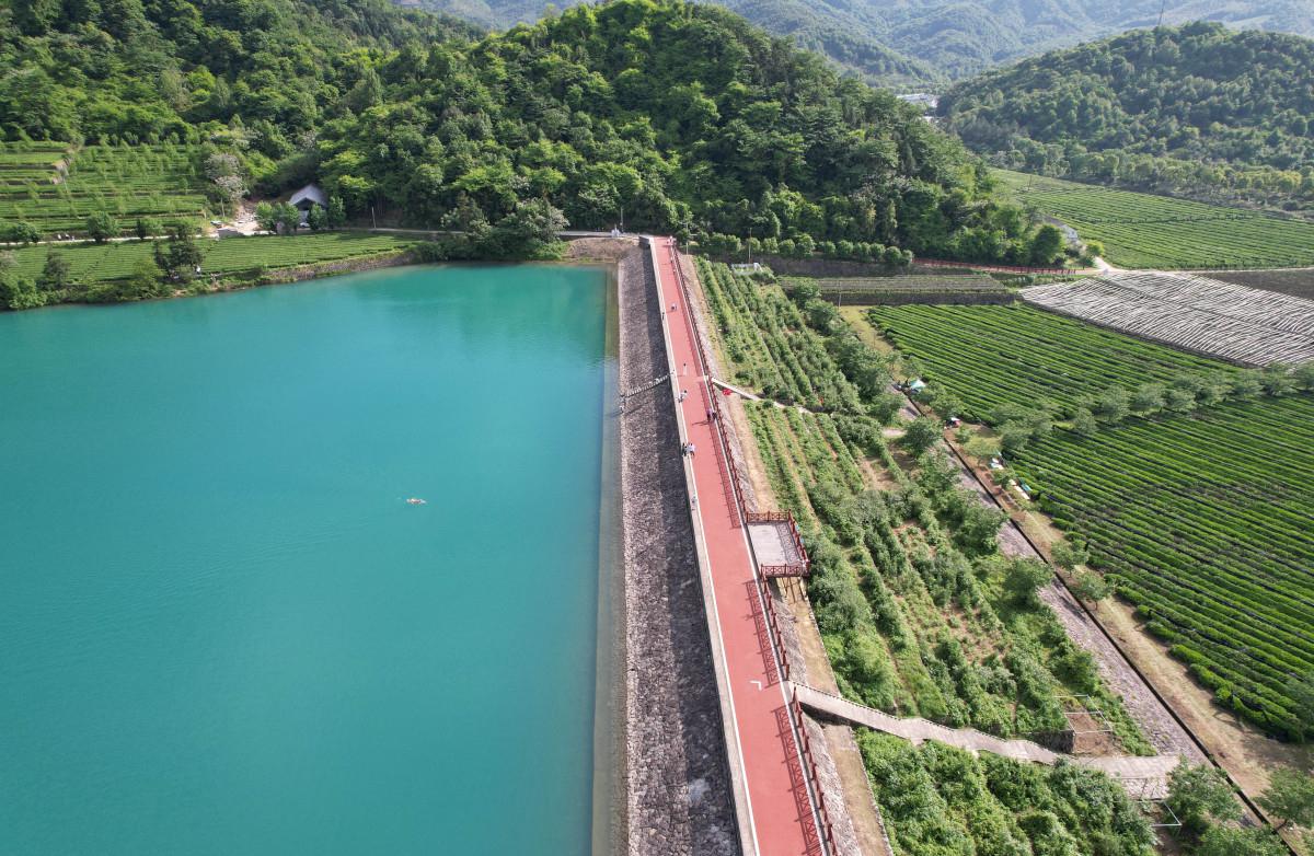 青龙山水库:秋日旅行的理想之地 秋天,是收获的季节,也是感受大自然之