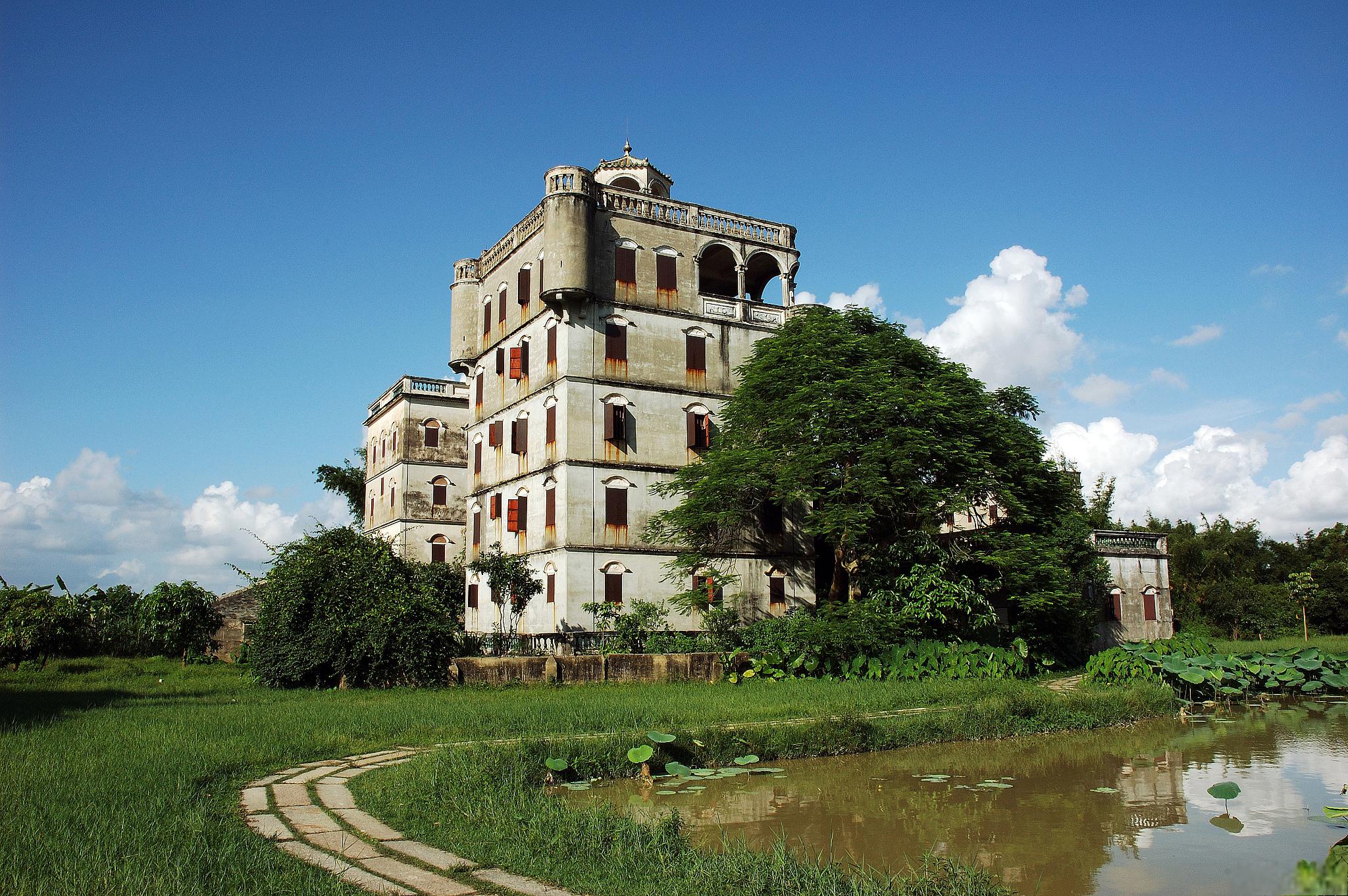 江门开平碉楼详细介绍 江门开平碉楼是中国广东省江门市开平市的一种