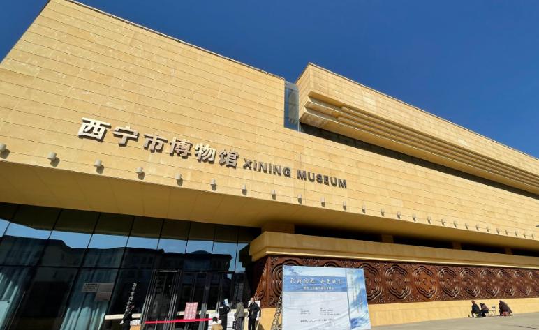 青藏高原东部的西宁,是一个融合了历史与现代,宗教与自然的魅力城市