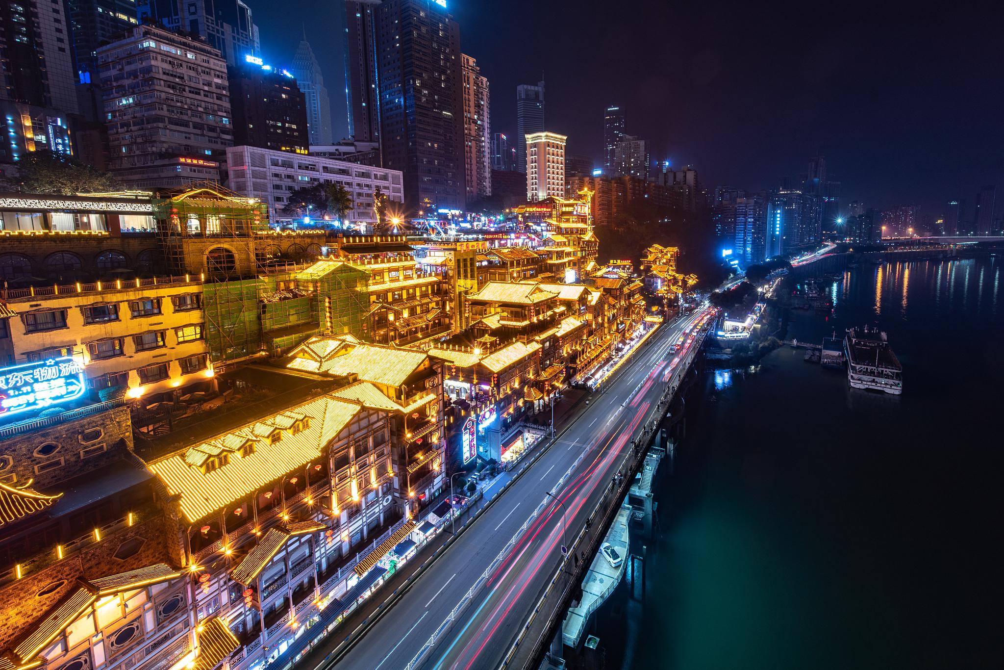 无论是夜景,美食还是娱乐场所,都能让你在重庆度过一个充实而有趣的