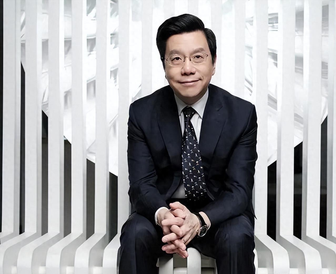 企业家李开复:回国创业的勇气 李开复生于台湾,毅然决然的放弃美国的