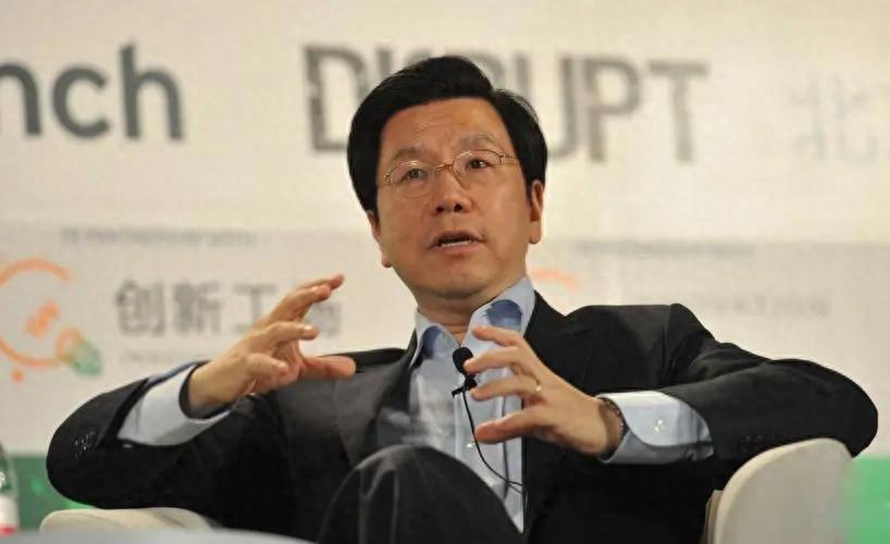 企业家李开复:回国创业的勇气 李开复生于台湾,毅然决然的放弃美国的