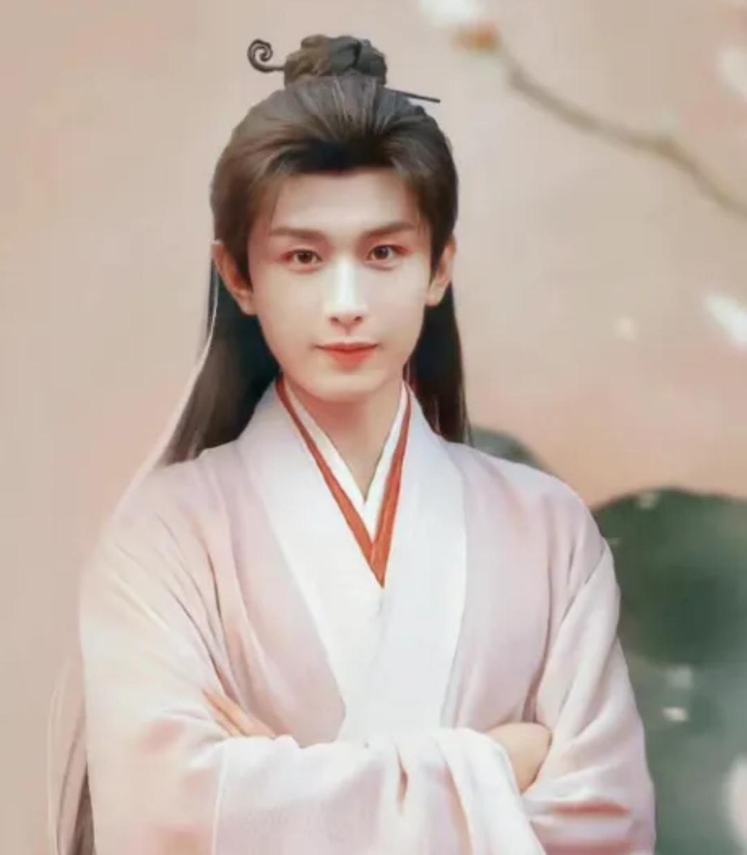 迷上檀健次和成毅 自从看了电视剧《山河令》开始,就迷上了龚俊,但