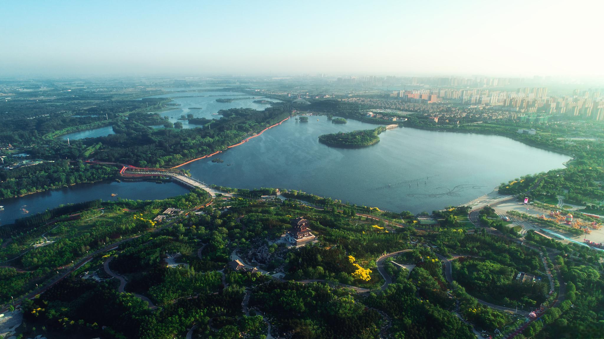 唐山南湖旅游区,让你流连忘返 唐山南湖旅游区是一个令人流连忘返的