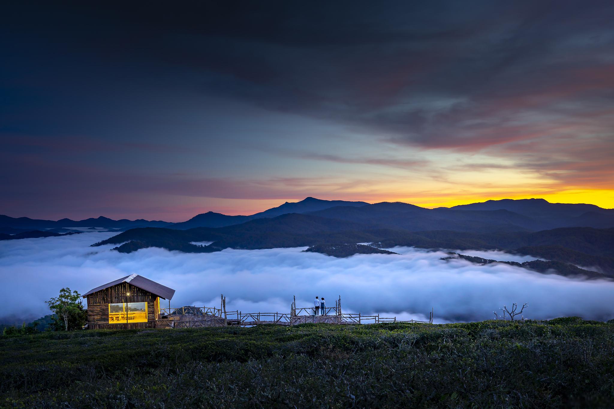 荥经桌山和瓦屋山图片