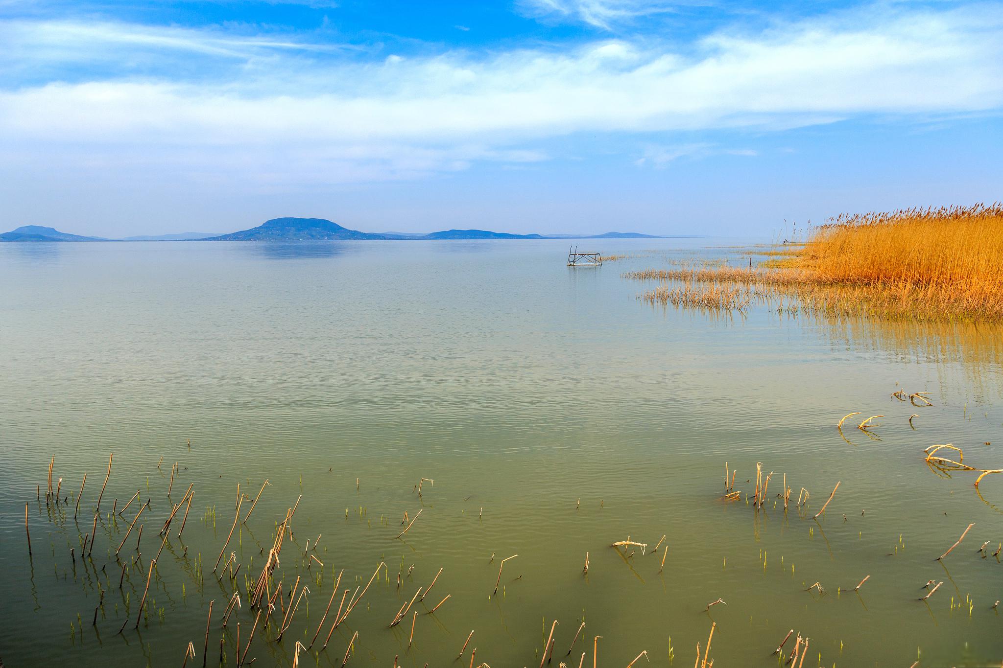 巢湖一日游推荐 巢湖,位于安徽省合肥市,是中国五大淡水湖之一,拥有得