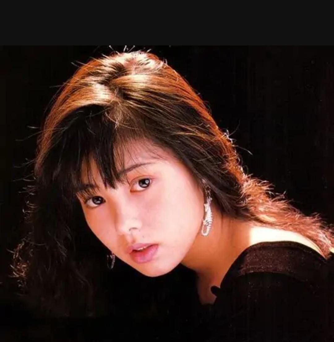 卡蜜拉的扮演者 卡蜜拉的扮演者是日本知名女演员芳本美代子.