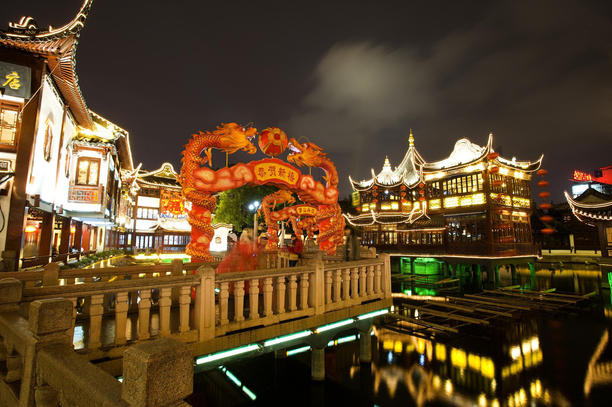 上海豫园,一场别开生面的夏日之旅 位于上海市老城厢的东北部,闻名