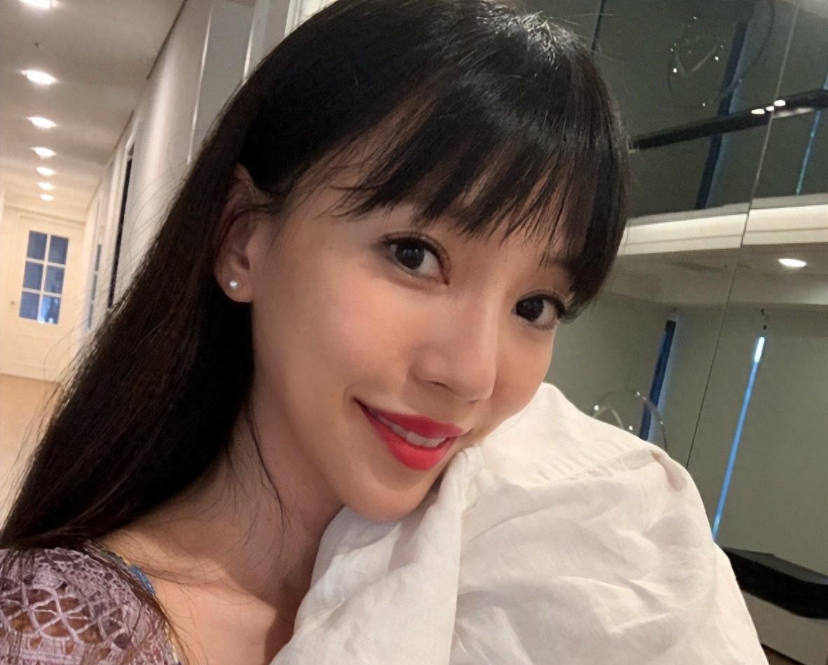 李靓蕾称离婚官司胜诉,王力宏方晒照打脸.