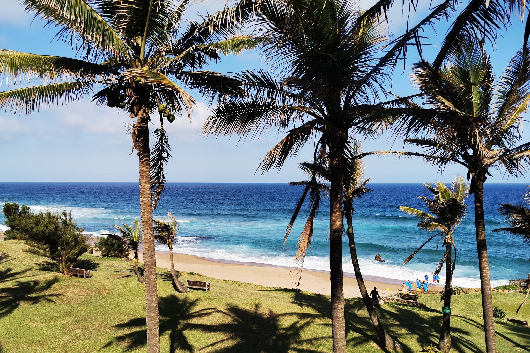 夏威夷旅游攻略 夏威夷是一个美丽的度假胜地,以其壮观的海滩,蓝天