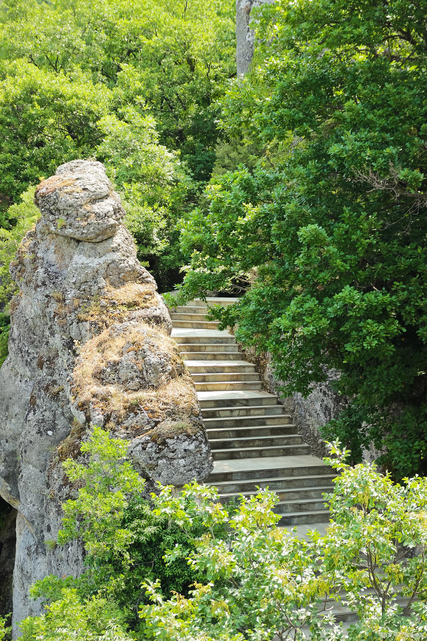 北京郊区旅游景点推荐 北京郊区有许多好玩的旅游景点,提供了丰富的