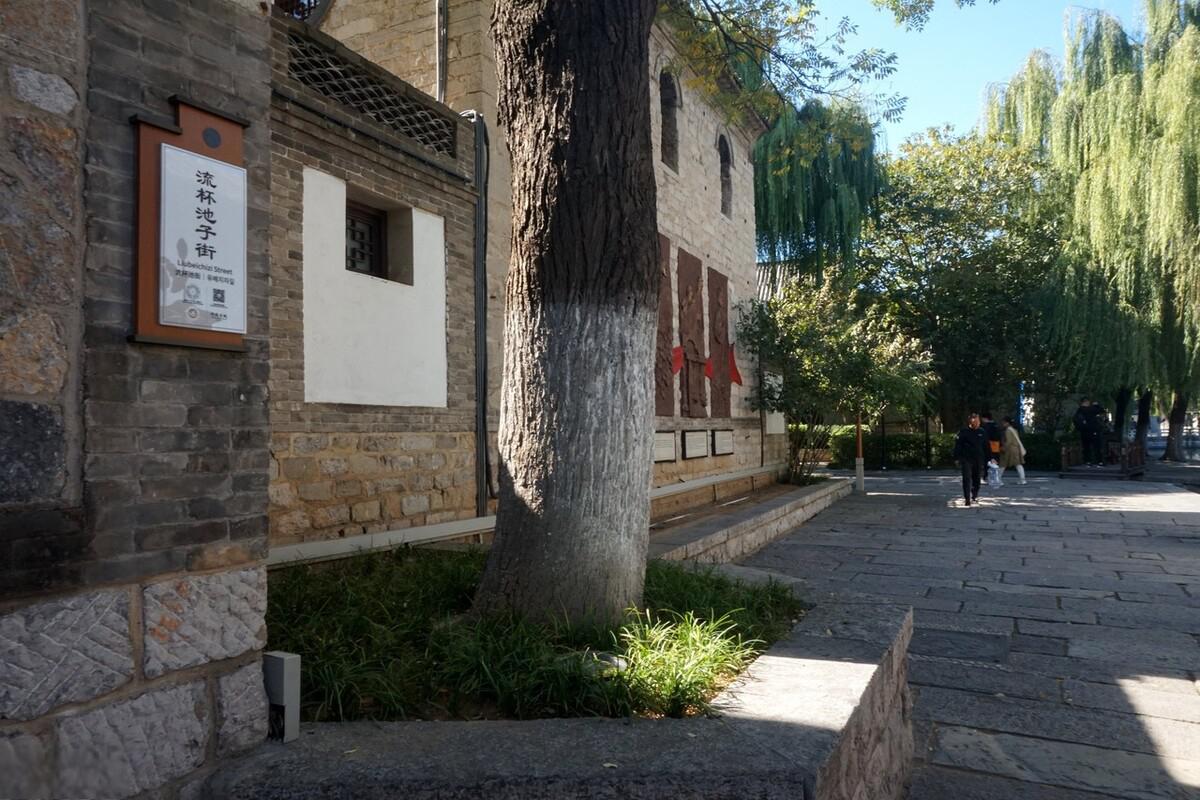 山东济南百花洲历史文化街区 山东济南百花洲历史文化街区位于济南市