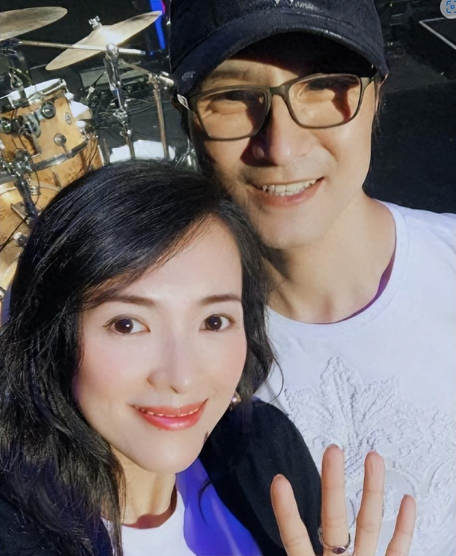 离婚后,女儿选择留在汪峰身边,而儿子则与章子怡在一