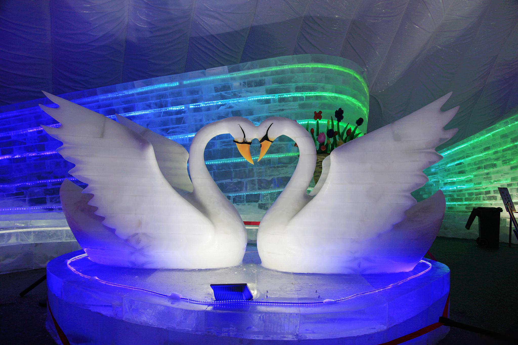 以下是一些适合冬季旅游打卡的目的地.