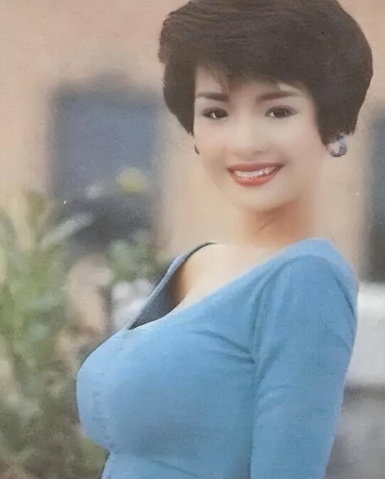 79岁港星揭秘行业潜规则 尹光是越南华侨,已经79岁了,凭借《dear my