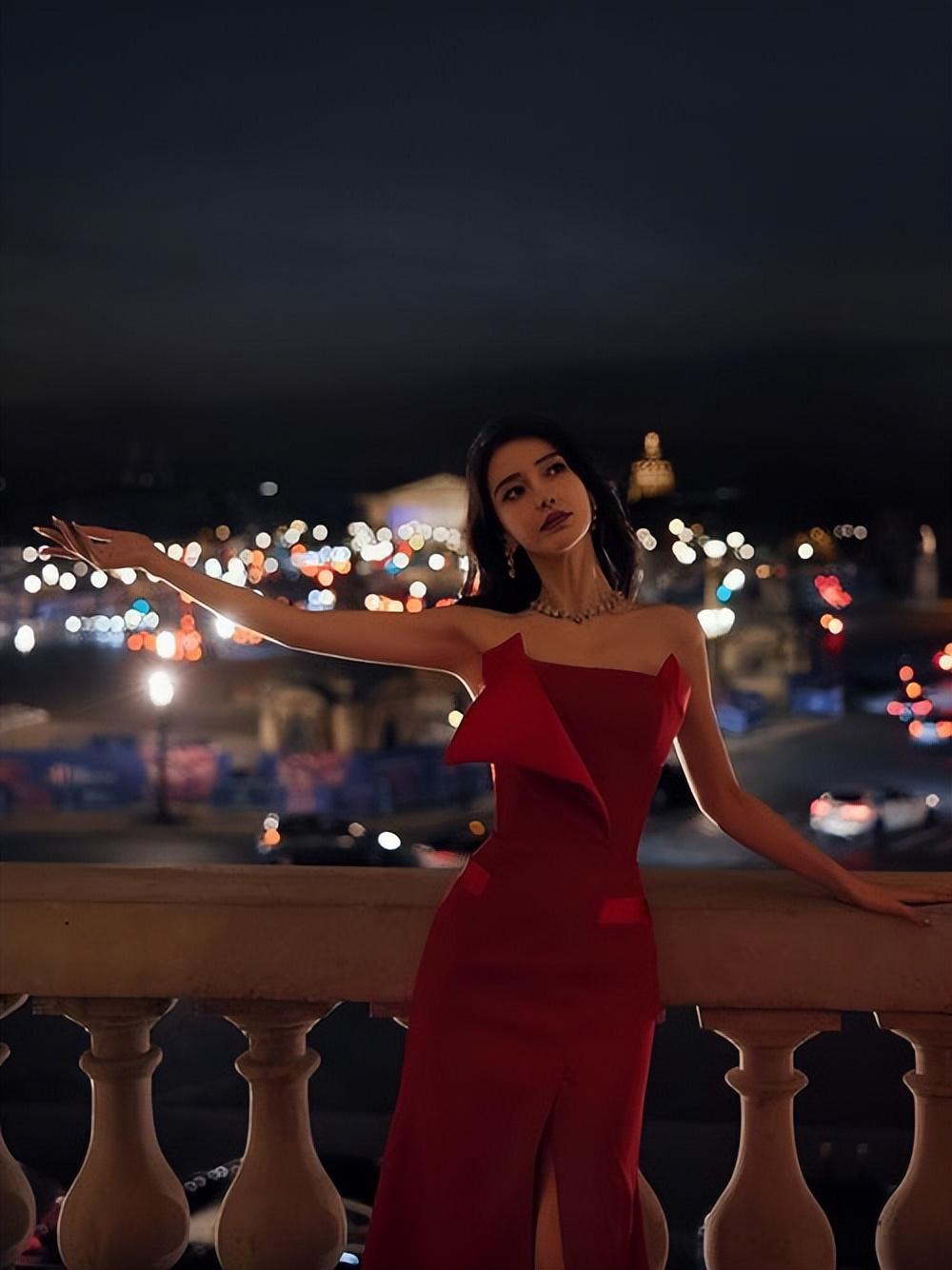 杨颖中秋夜晒"嫦娥装",美艳绝伦像仙女 angelababy身着一套蓝色古典