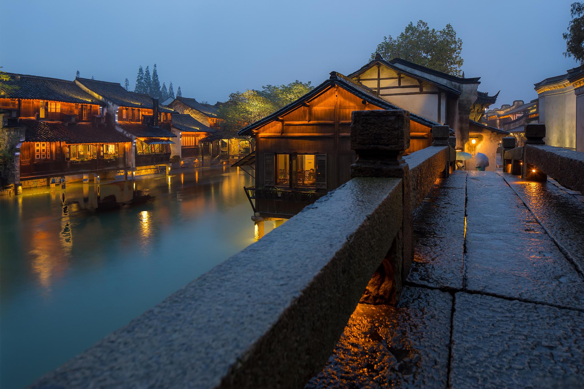 身为一个江南水乡的乌镇,它有着1300多年的历史,素有"中国最后的账