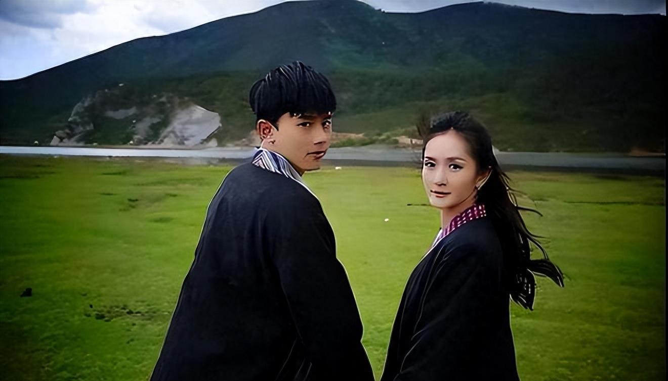 谢娜张杰:12周年纪念日散步秀恩爱 谢娜和张杰结婚12周年纪念日前一天