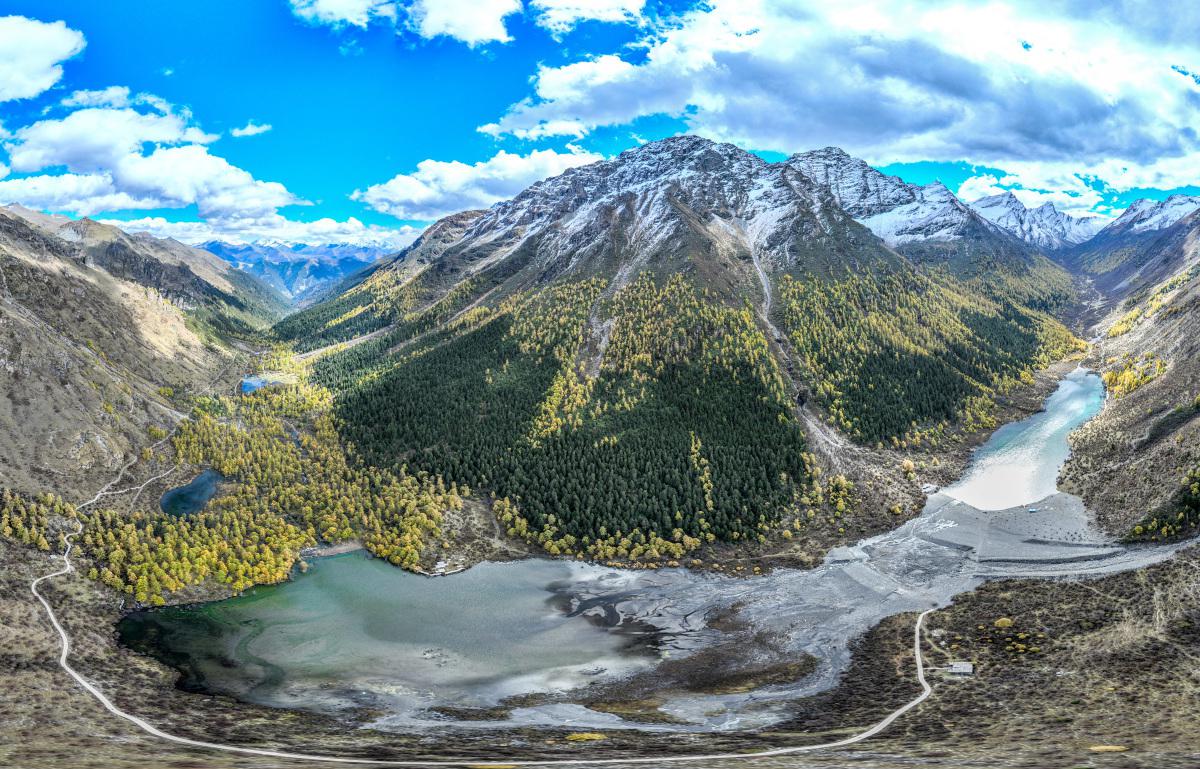 川西旅游攻略 川西旅游景点众多,包括墨石公园,双桥沟,长坪沟,海子沟