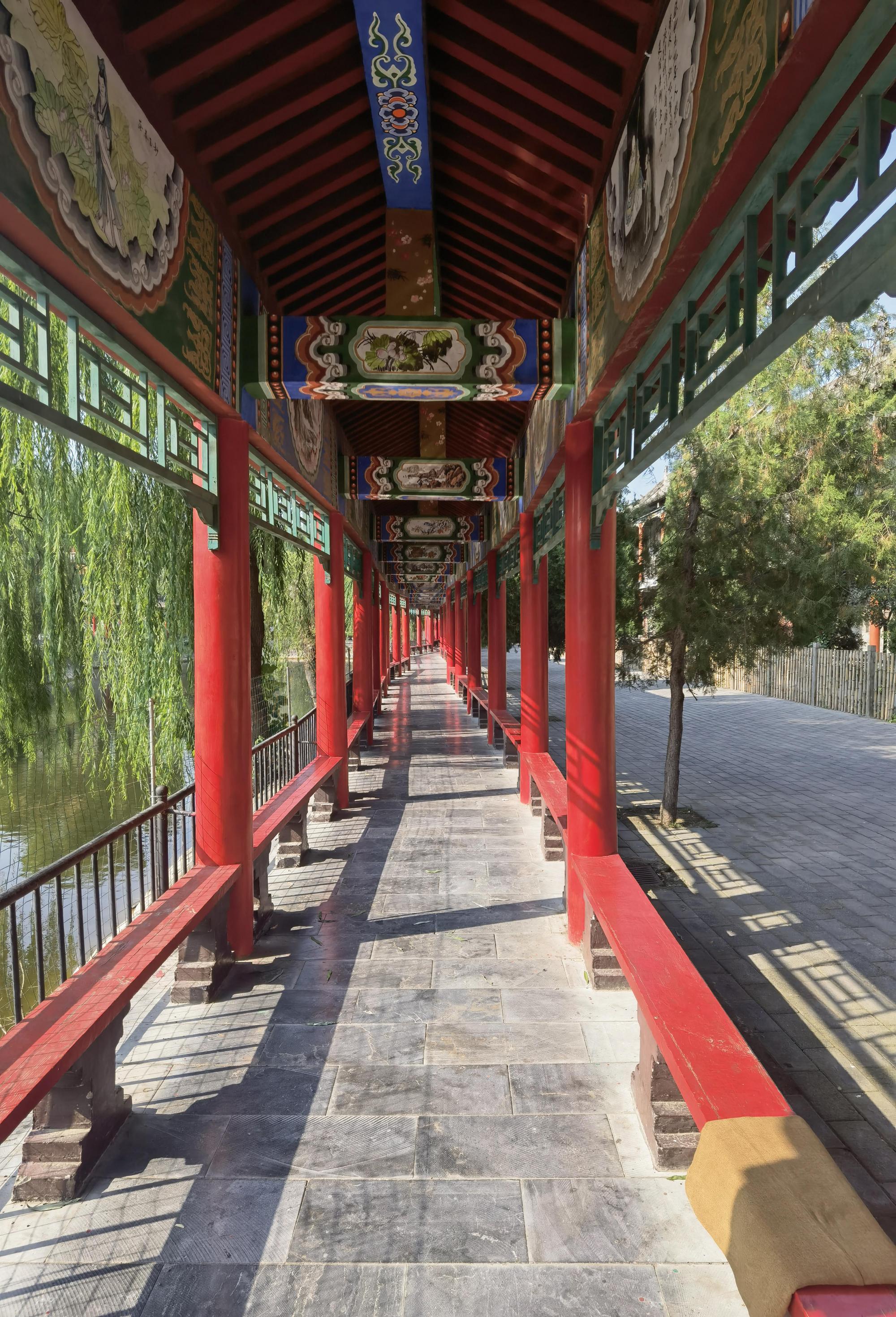 本文将为大家介绍广府古城甘露寺的历史,建筑和游玩攻略.