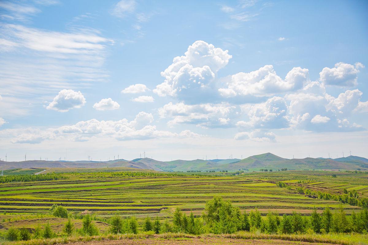 赤峰松山区皇家漫甸旅游景区 赤峰松山区皇家漫甸旅游景区是一个集