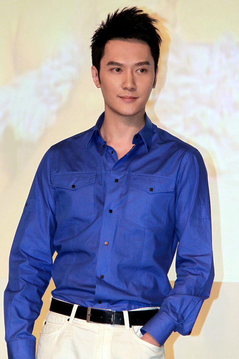 《灼灼风流》:冯绍峰再度展现深情旺妻魅力 冯绍峰在新剧《灼灼风流》