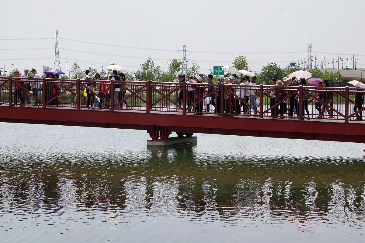 鹰潭灵溪小镇生态乐园 鹰潭灵溪小镇生态乐园是一个充满自然之美的
